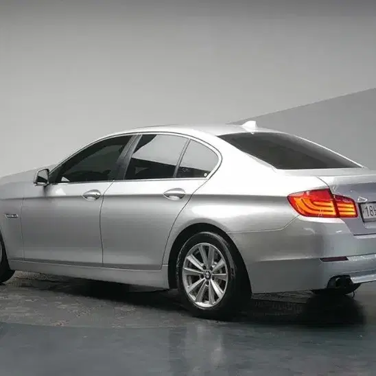 BMW 520D 입니다 .