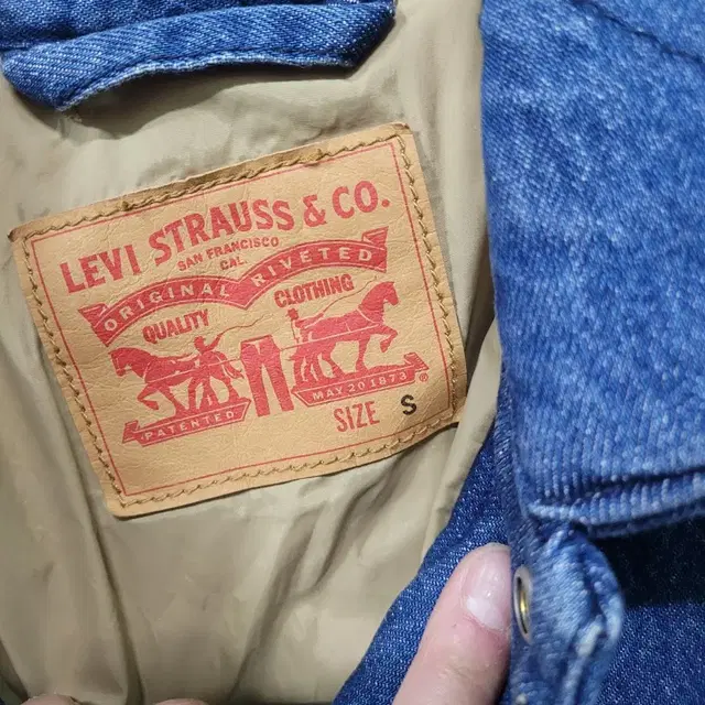 LEVI'S 리바이스 패딩 청자켓 105 가능