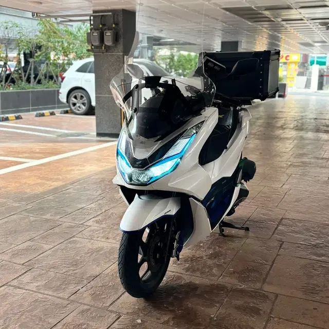 PCX125CC 21년식 튜닝잘된차량 저렴하게 판매합니다.