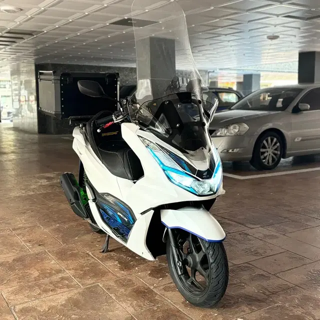 PCX125CC 21년식 튜닝잘된차량 저렴하게 판매합니다.