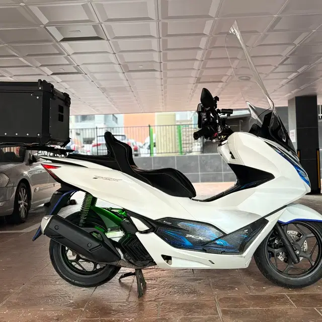 PCX125CC 21년식 튜닝잘된차량 저렴하게 판매합니다.