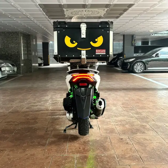 PCX125CC 21년식 튜닝잘된차량 저렴하게 판매합니다.