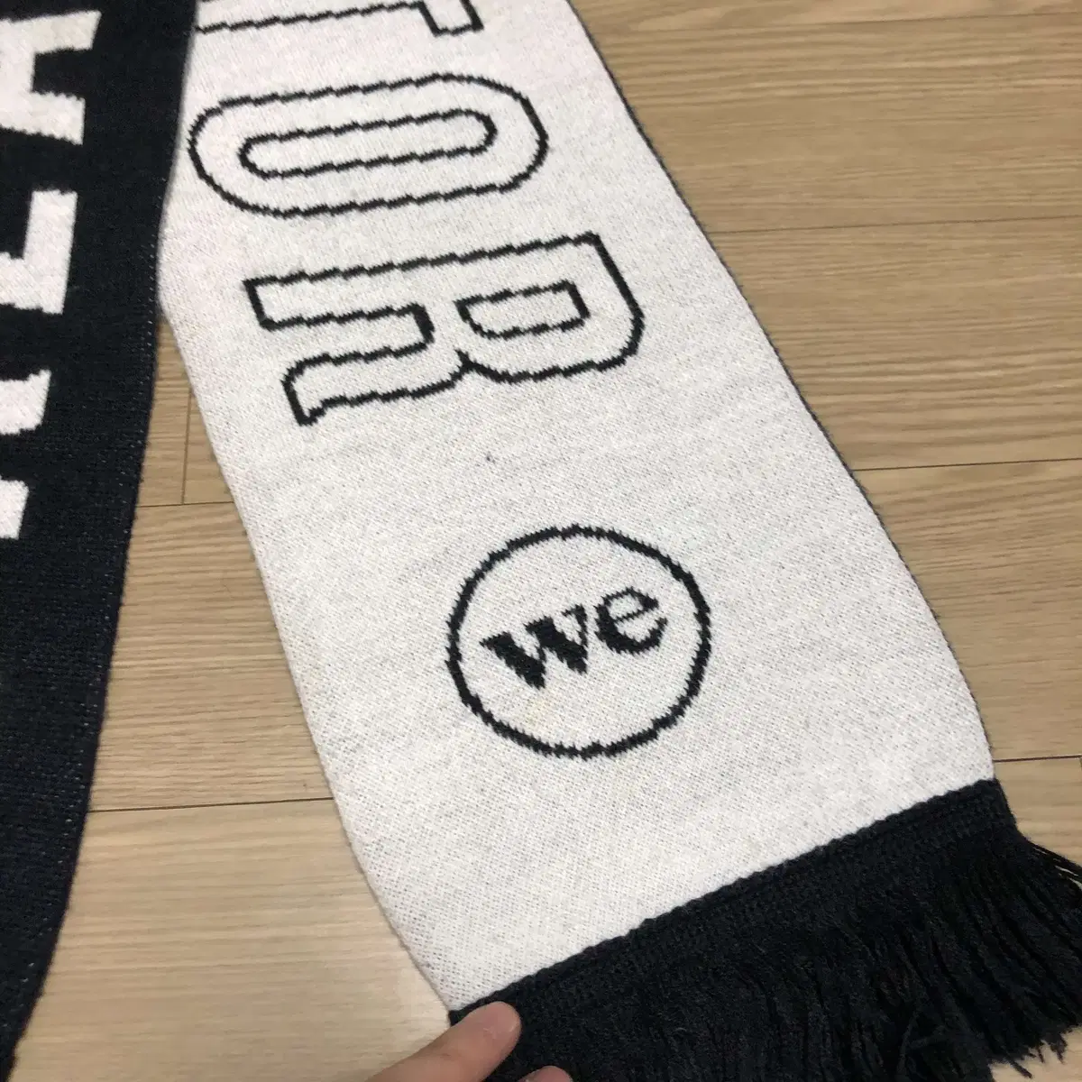 ONE SIZE) 위워크 WEWORK 블랙 앤 화이트 사커 머플러 스카프