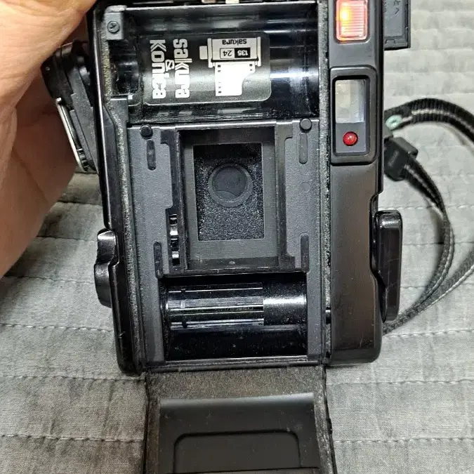 Konica POP 필름카메라 판매합니다.