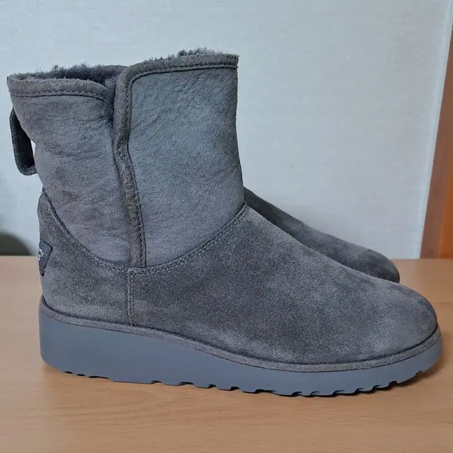 UGG 어그부츠 230 챠콜