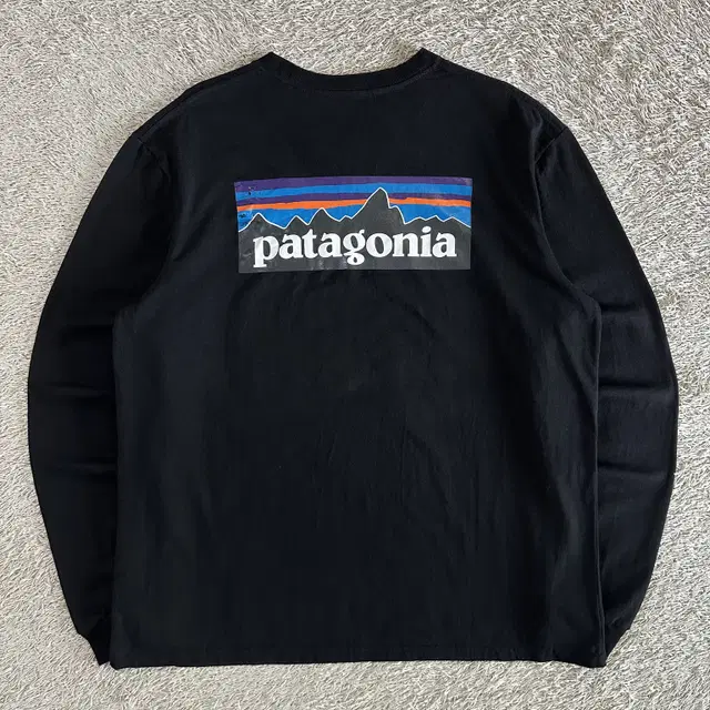 [L] 파타고니아 PATAGONIA 백 프린팅 롱슬리브 긴팔 티셔츠 블랙