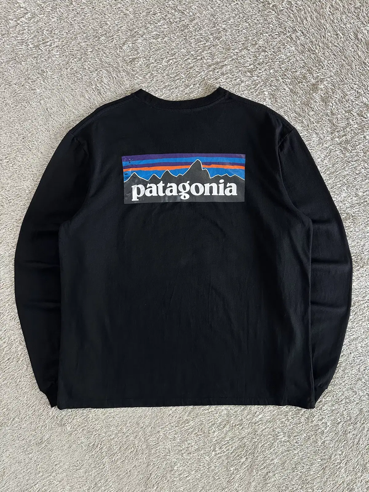 [L] 파타고니아 PATAGONIA 백 프린팅 롱슬리브 긴팔 티셔츠 블랙