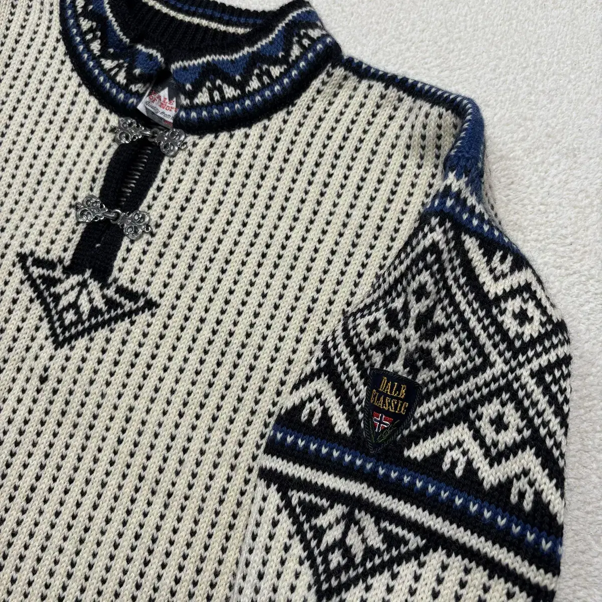 Dale of Norway Nordic Pattern Point Knit