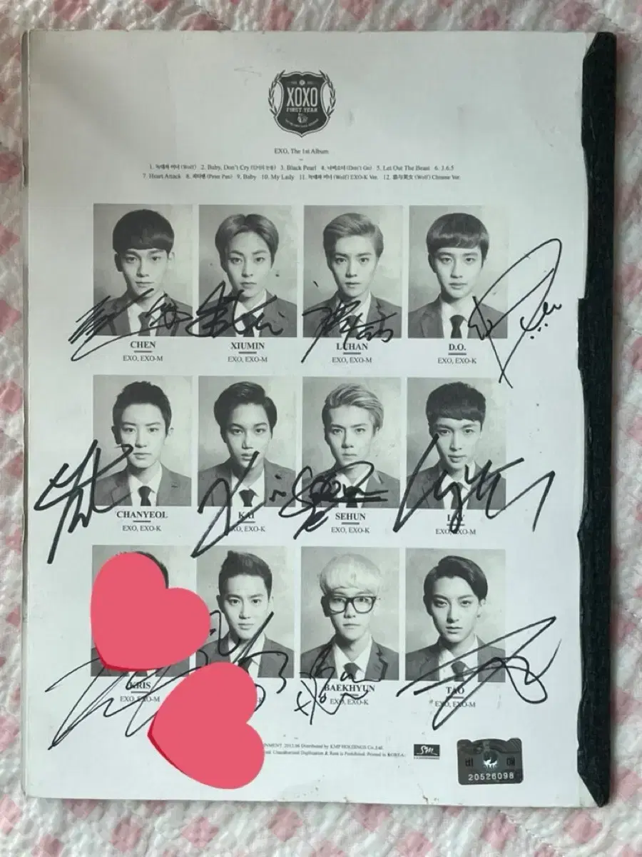 Exo's Wolf and Beauty's autographed album