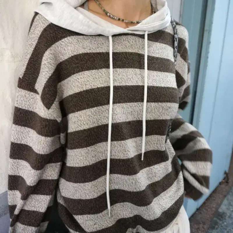 모래하우스 section knit hoody 브라운