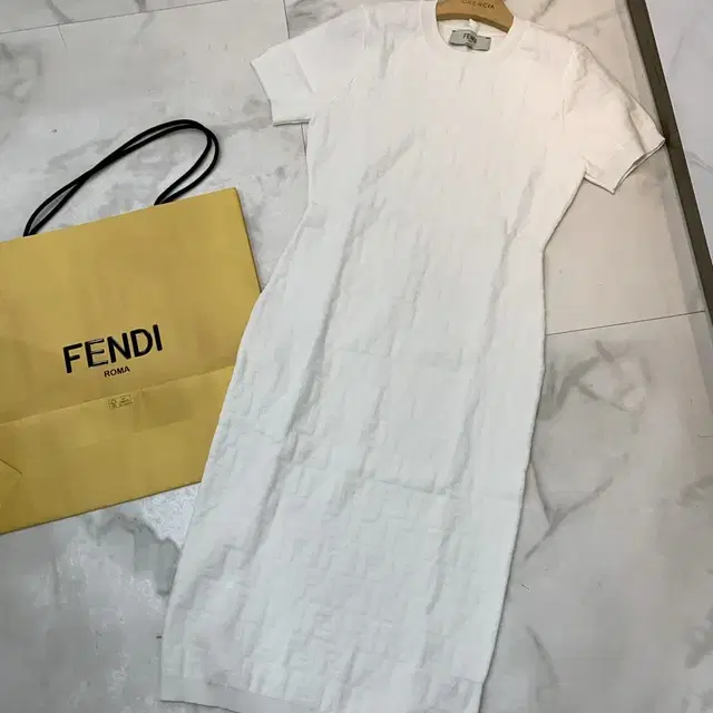 펜디 fendi 반팔 니트원피스