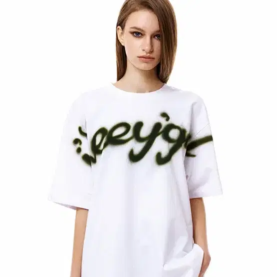 leey spray over size f-shirt white