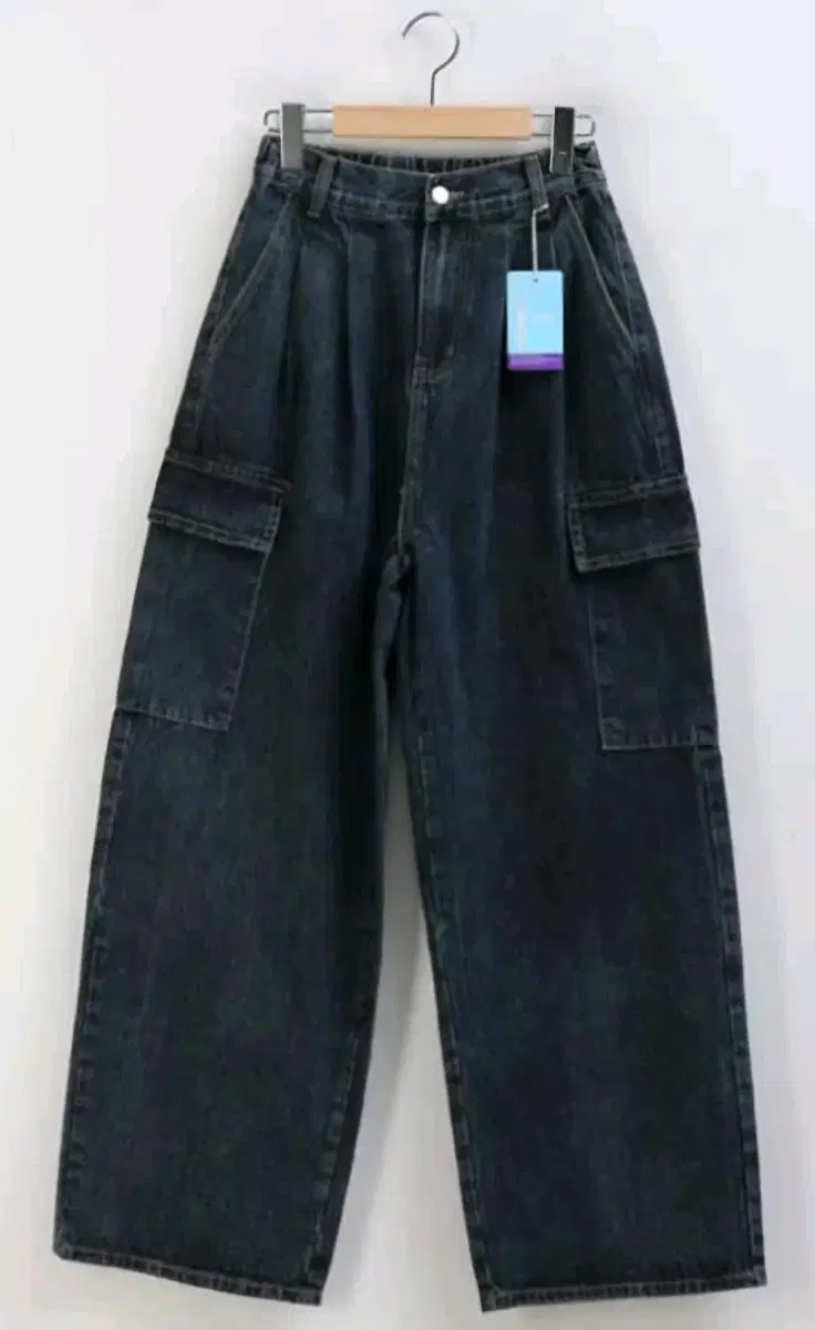 Wide Cargo Banded Jeans