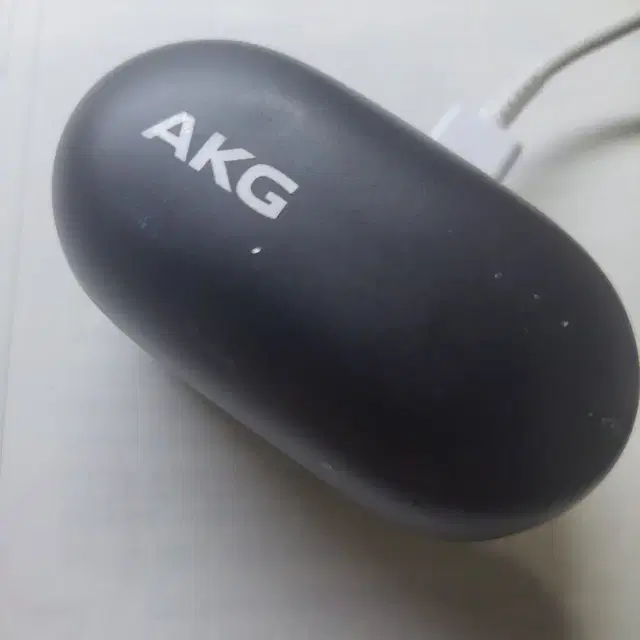 akg n400 이어폰 케이스? 충전기?