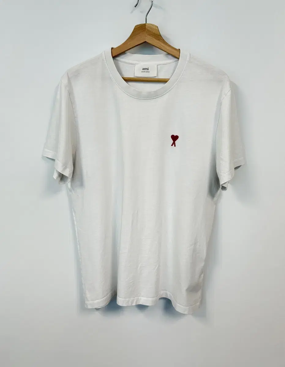 AMI Army Red Heart Embroidered White Vahn Tee