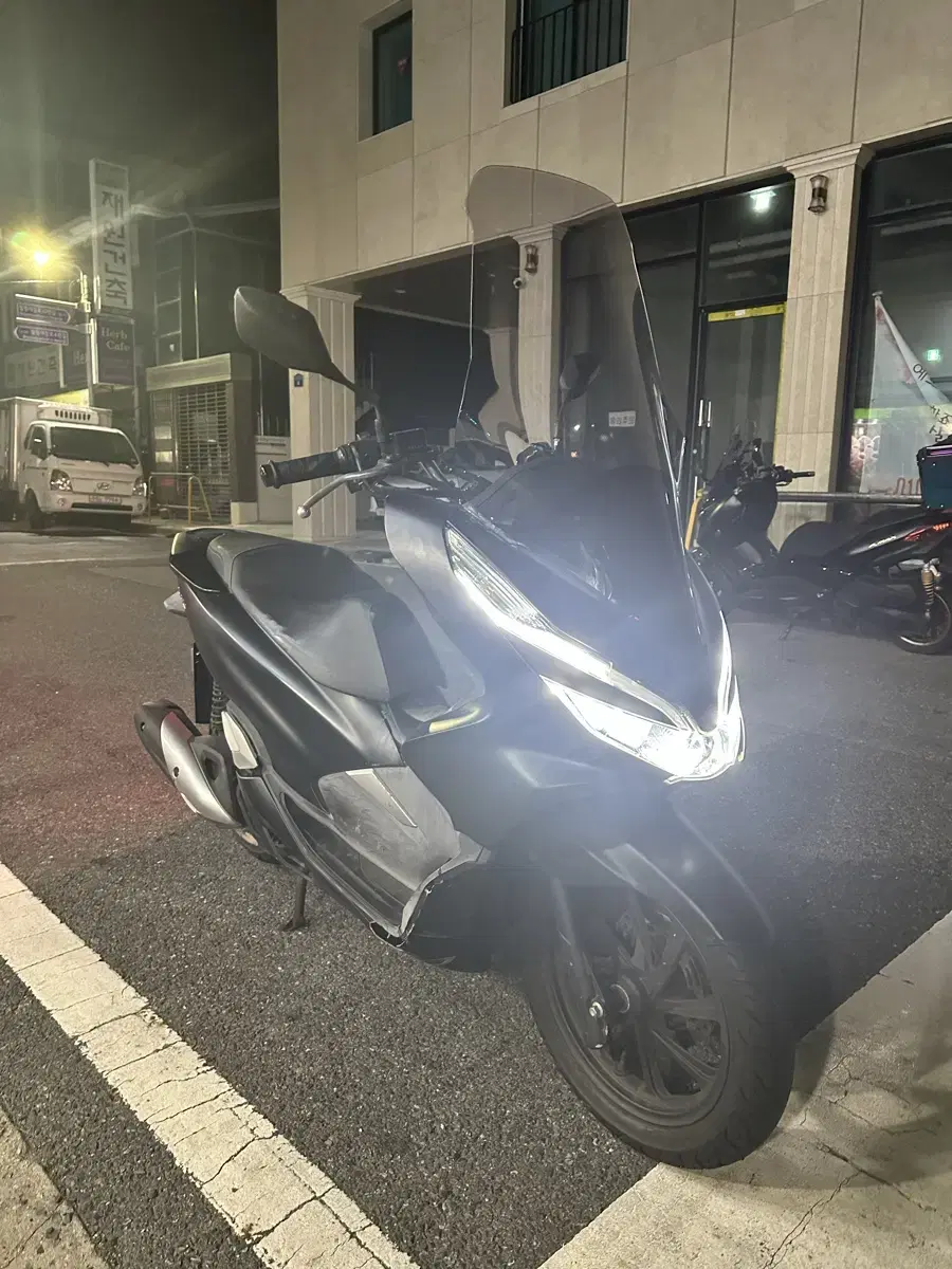 혼다 Pcx 125cc 19년식 저렴하게 판매합니다