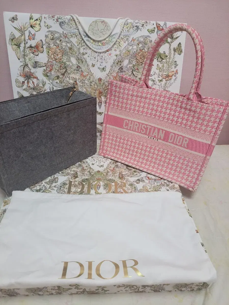 Genuine) Quick sale New!DIORDior Houndstooth Pink Book Tote Bag Medium