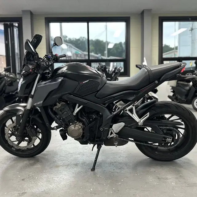 17년식 혼다 CB650F 2만Km 깔끔한 차량 판매합니다.