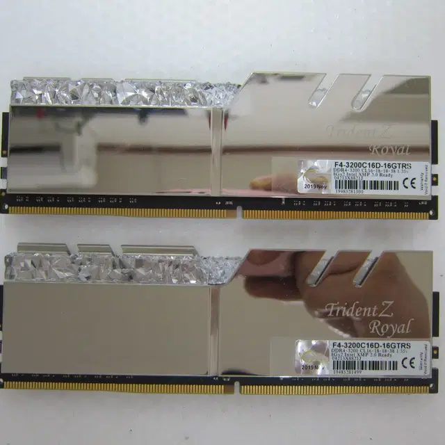 지스킬 DDR4-3200 CL16 TRIDENT 로얄 16G(8Gx2)