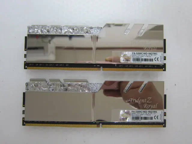 지스킬 DDR4-3200 CL16 TRIDENT 로얄 16G(8Gx2)