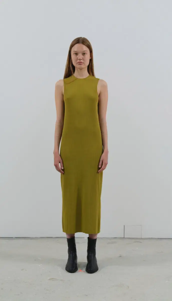 Coket-sleeveless knit dress (olive)