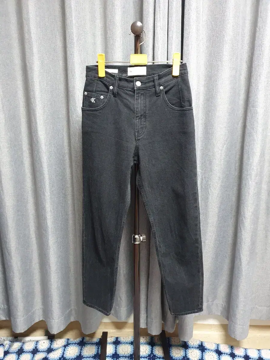 26Kelvin Klein Slouchy Denim