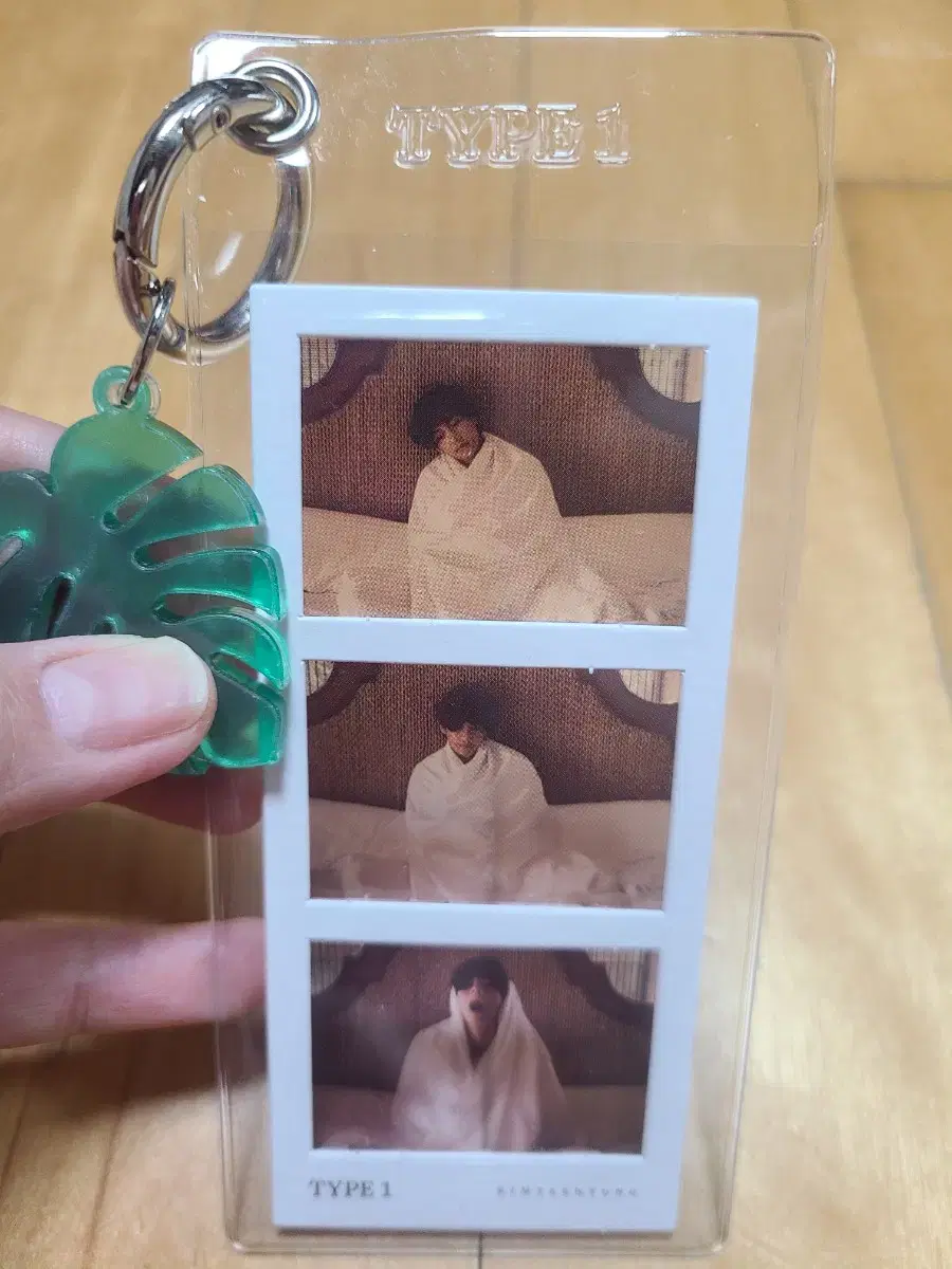 (NEW)BTS V (Taeyang) Exhibition Photo Keyring Set