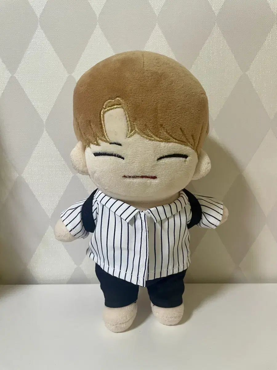 Seventeen woozi doll wts.