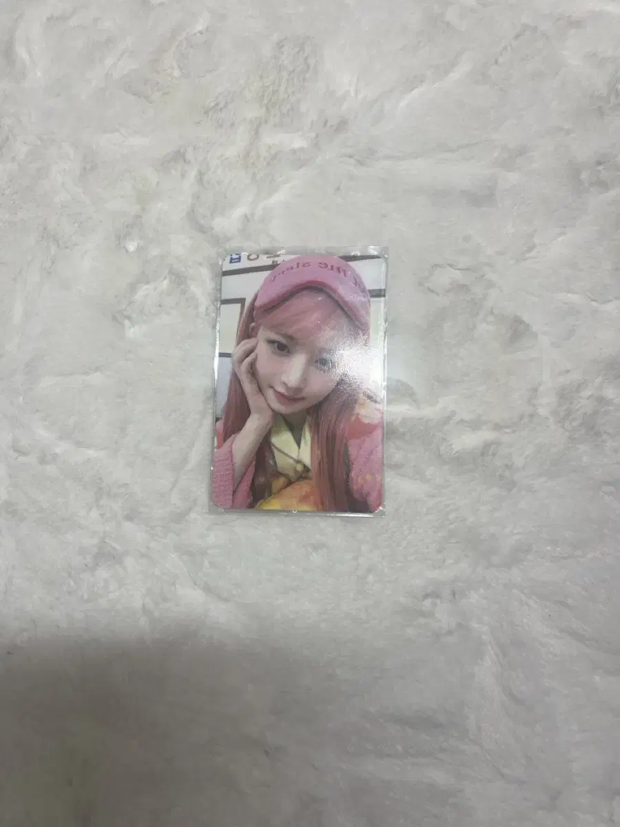 Ive Namilay sells photocards