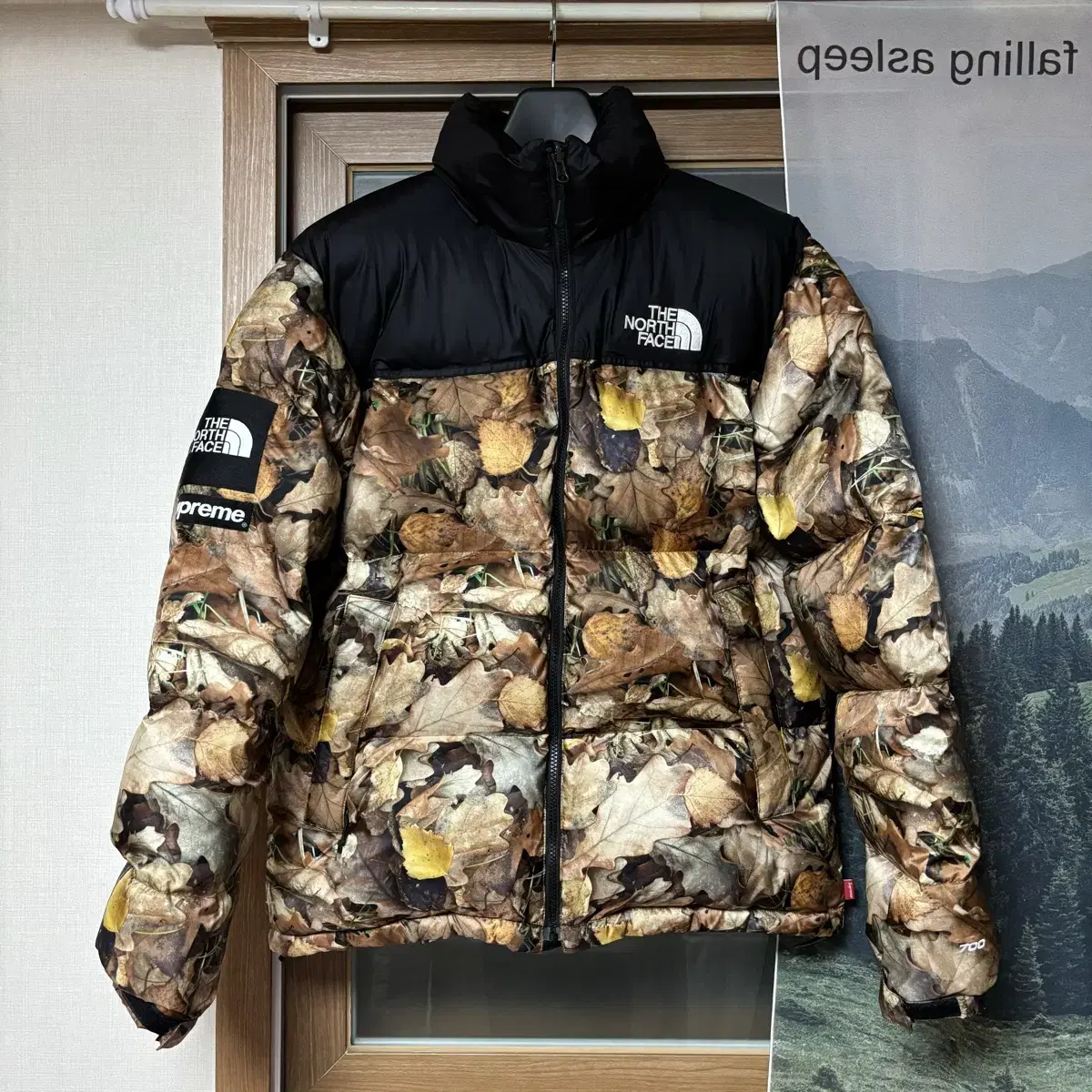 [L] Supreme North Face Fallen Leaf Layette