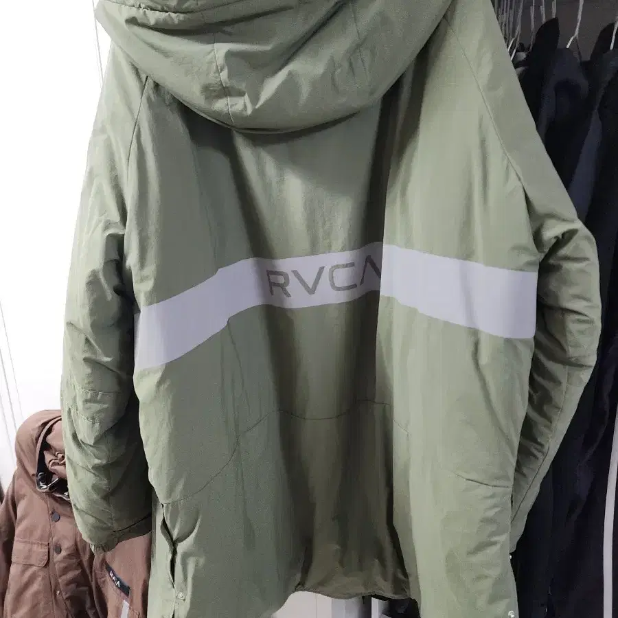 RVCA 롱패딩 카키 100사이즈