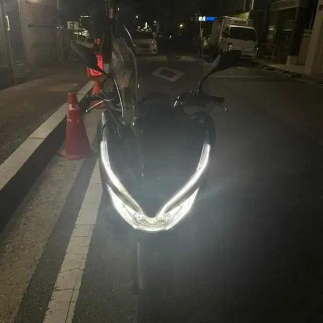 혼다 Pcx 125cc  19년식 8만6천 키로대 입니다