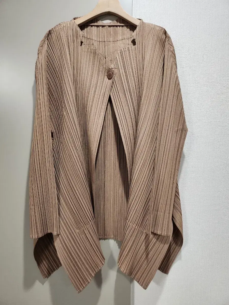 Pleated modet jacket