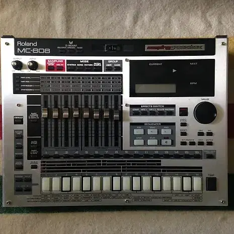 Roland Sampling Groovebox MC-808