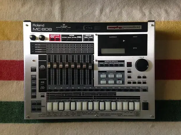 Roland Sampling Groovebox MC-808