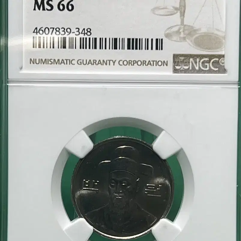 1988년 한국 100원 NGC66등급