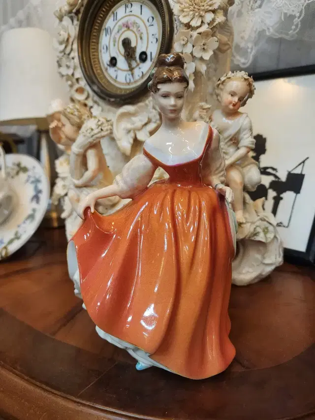 영국 로얄덜튼 Royal Doulton 페어 레이디 여인 피겨린