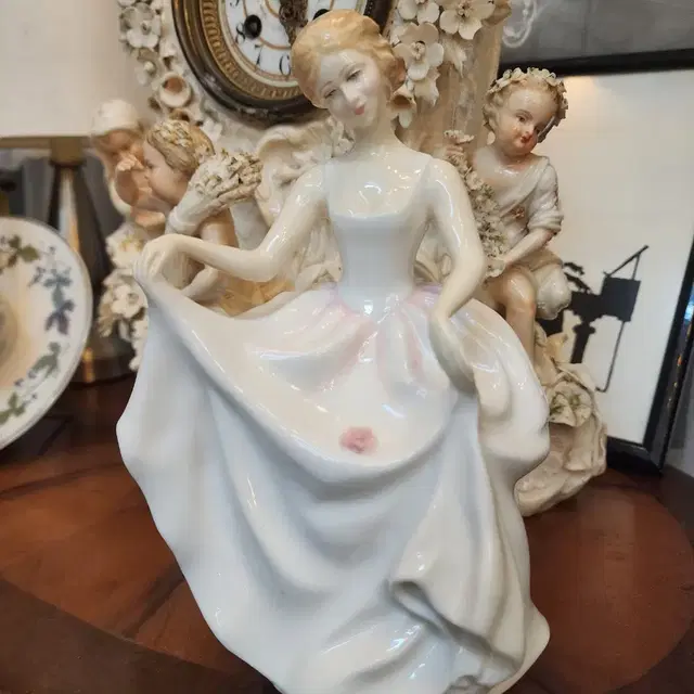 영국 로얄덜튼 Royal Doulton 트레이시 여인 피겨린