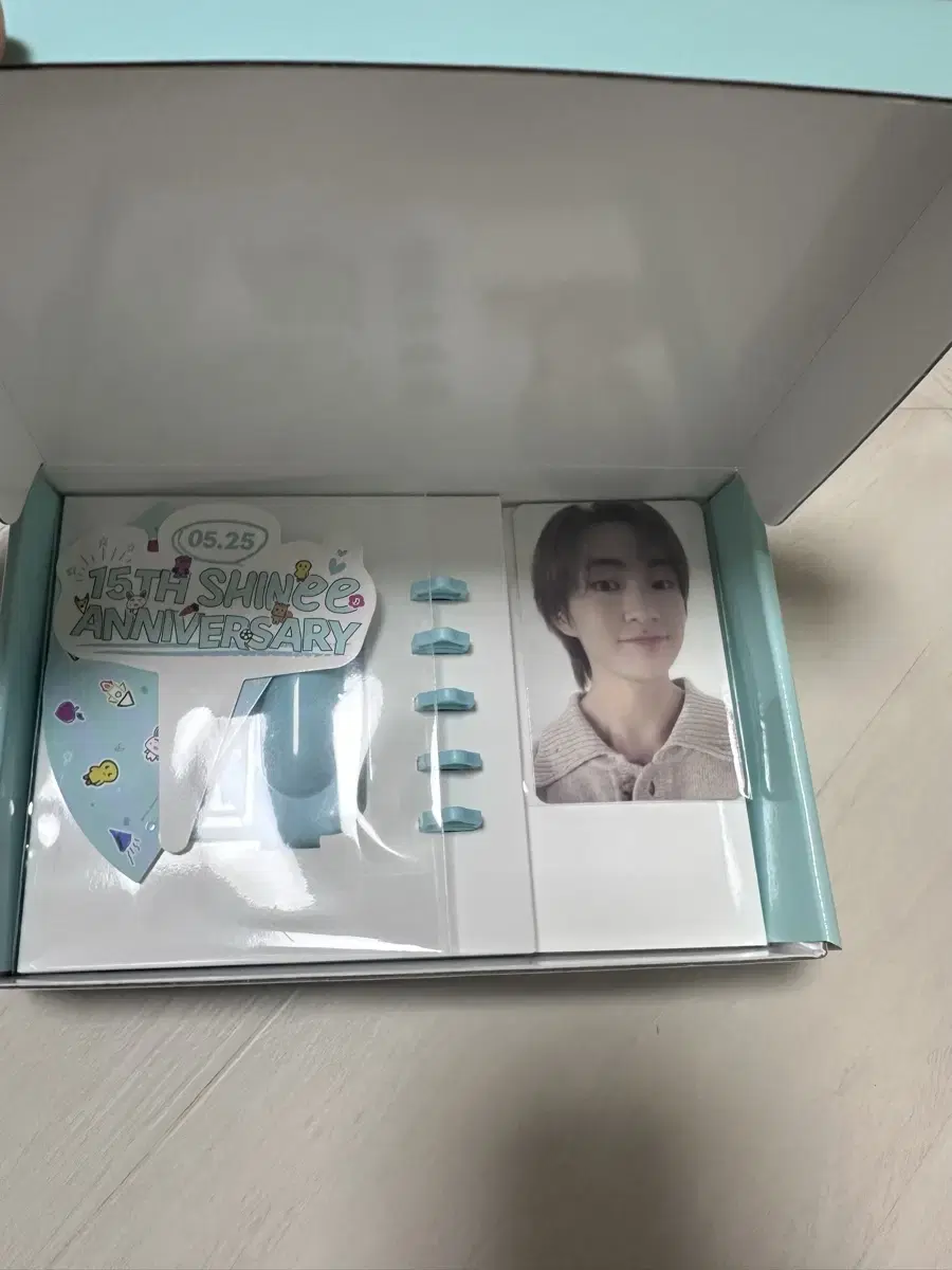 Includes SHINee 15th Anniversary Party Pack ONDA Version photocard 