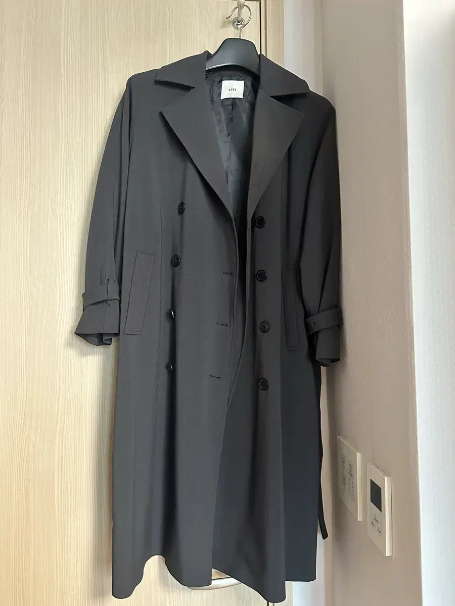 List Trench Coat (good material)