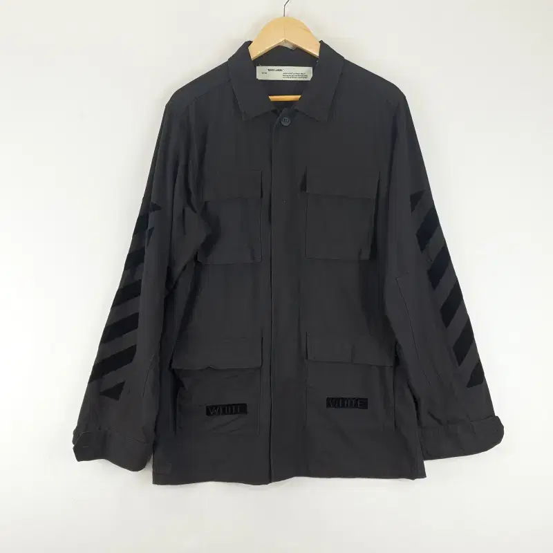 Z5672 MAIN LABEL Black pocketed bom gaeul jacket MXL