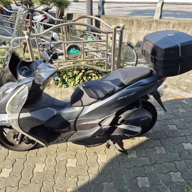 22년식 pcx125 팝니다