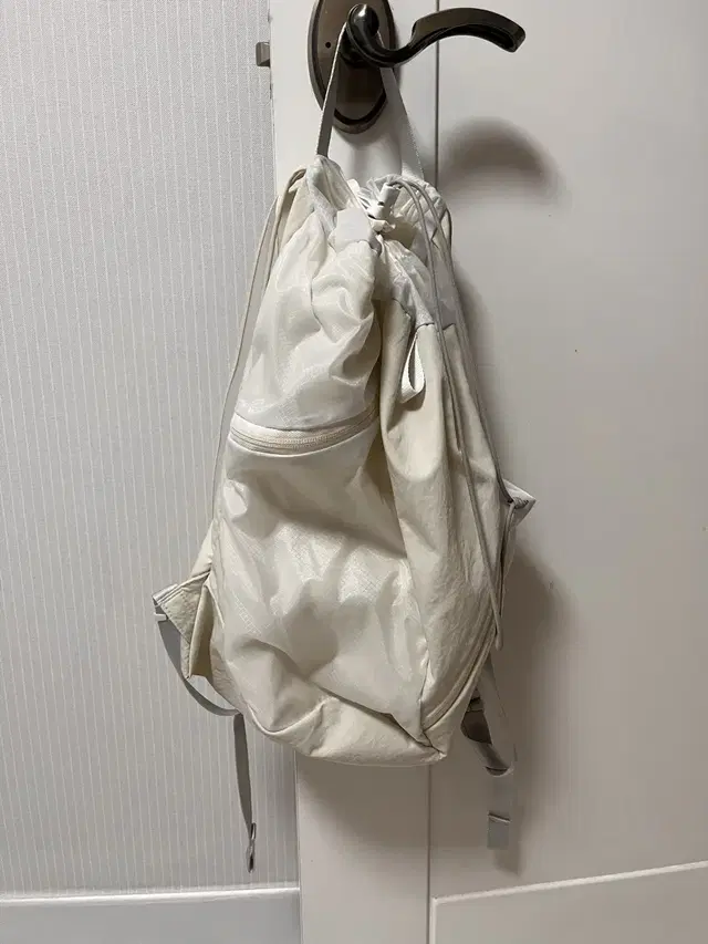 유세지 TW Day pack off white