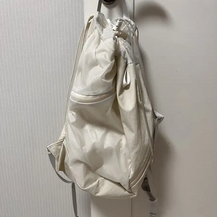 유세지 TW Day pack off white