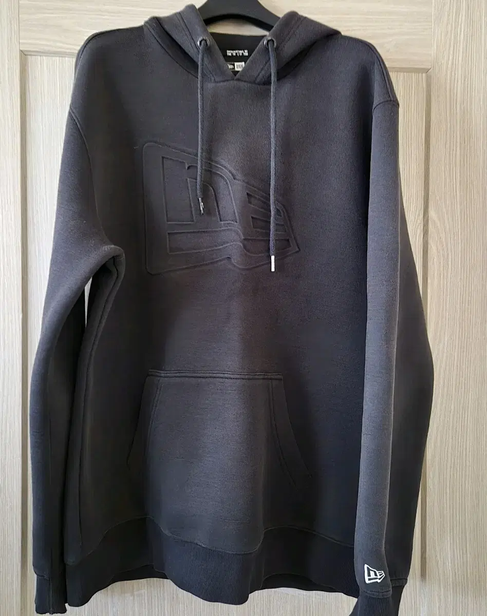 New Era hoodie size M