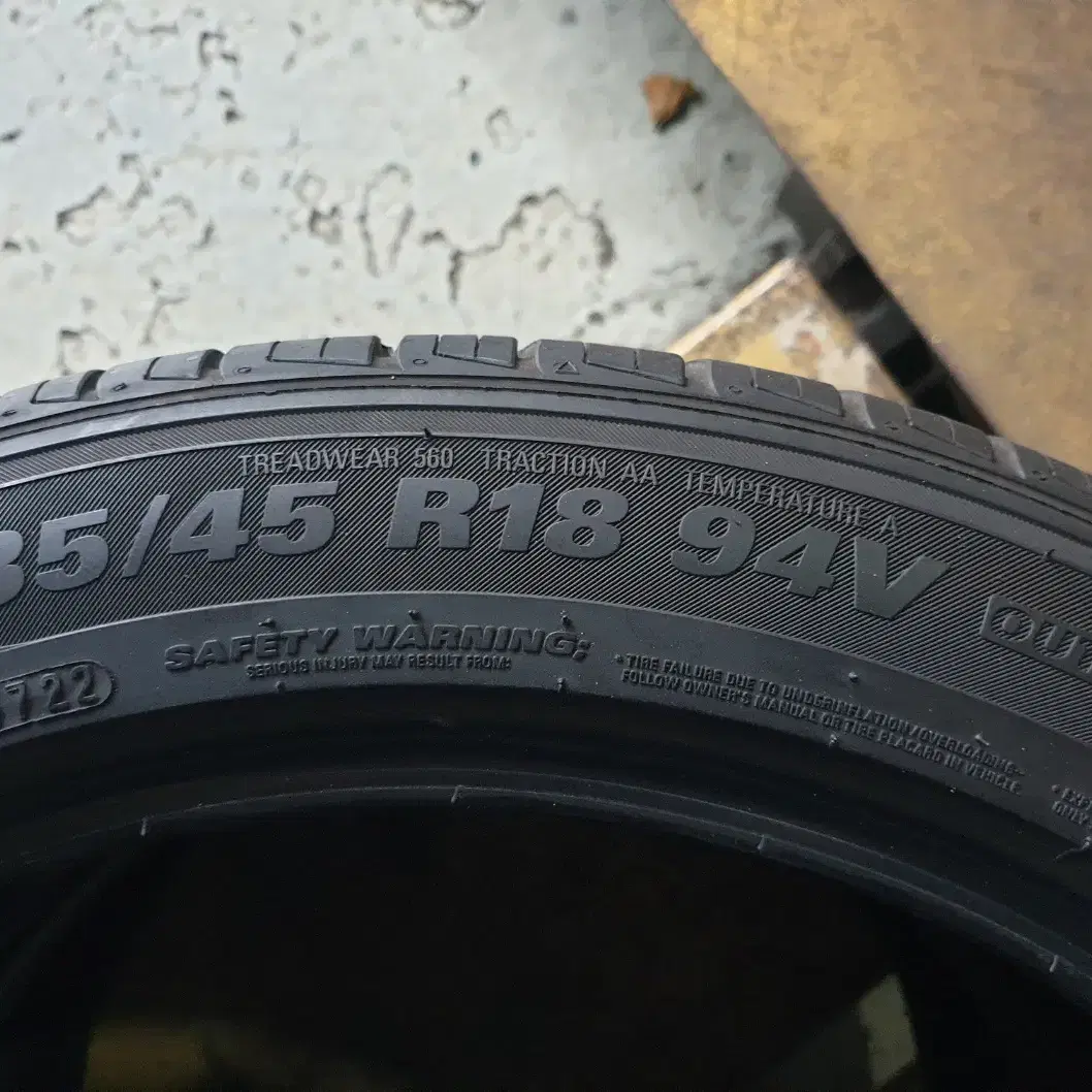 중고타이어 금호 마제스티9솔루스TA91 235/45R18 94V 2본세트