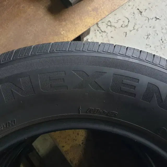 중고타이어 넥센 로디안GTX 235/65R 17 104H