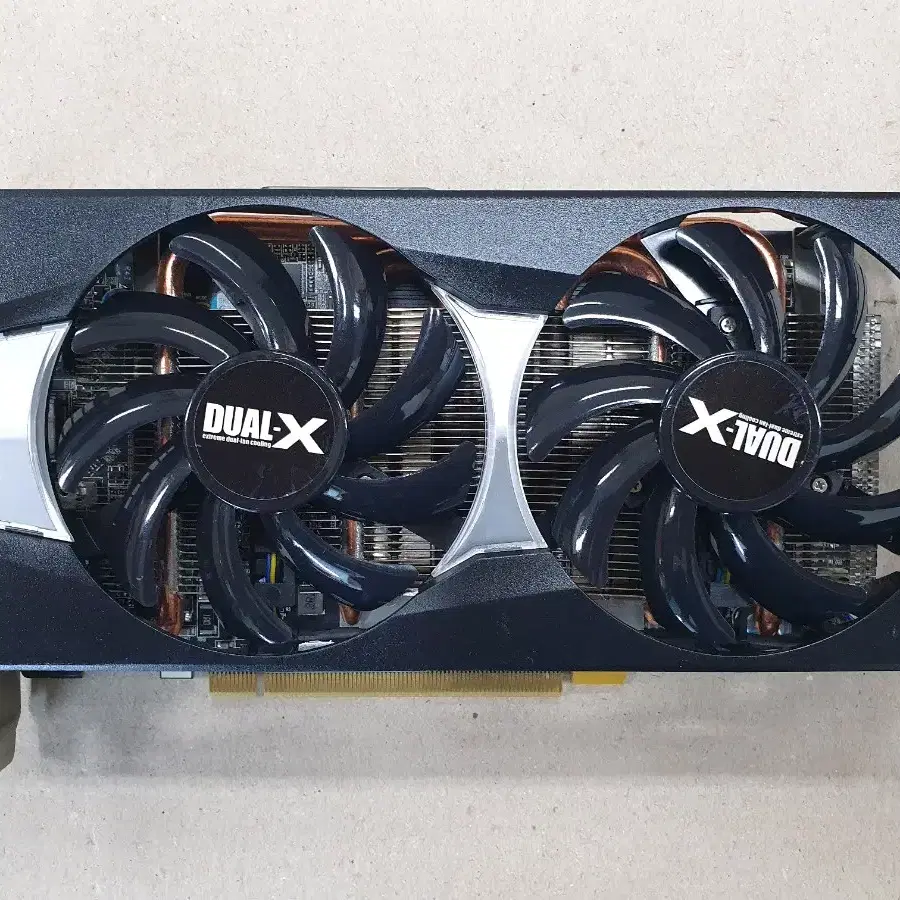 사파이어 R9 270X 2GB 팝니다