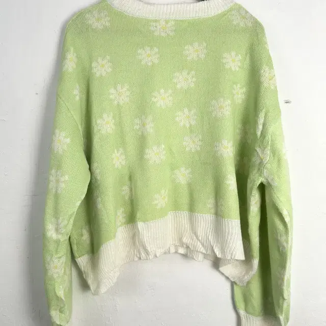 vintage daisy crop knit sweater