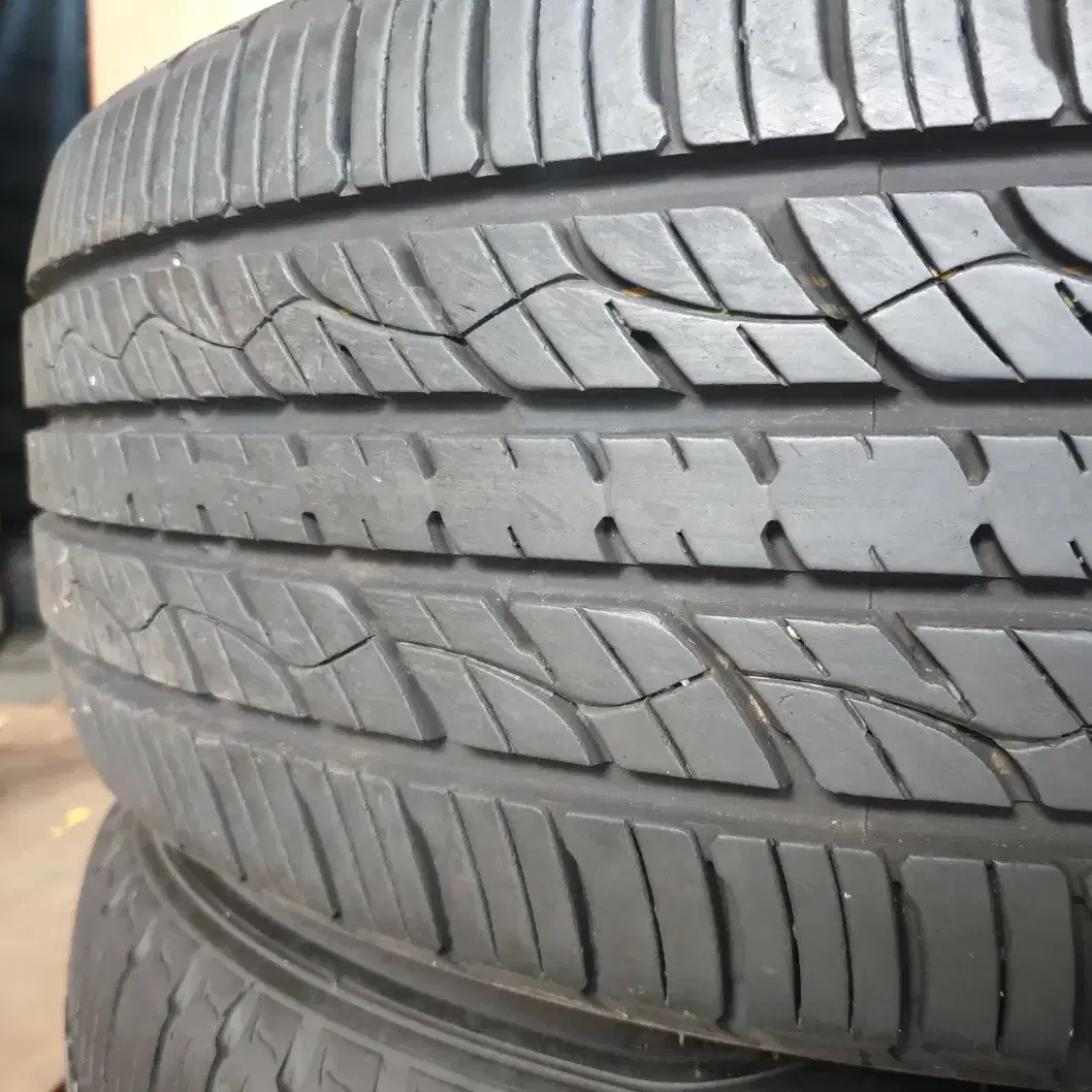 중고타이어 금호 크루젠 프리미엄 225/60R 17 99V 2본세트